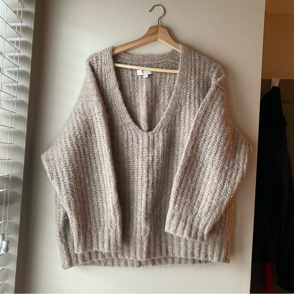 Bare Knitwear Layer V Sweater in Sand, size M/L - Picture 4 of 9